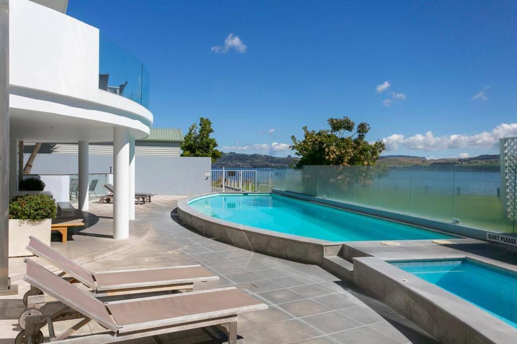 Waimahana - Luxury By The Lake เทาโป ภายนอก รูปภาพ